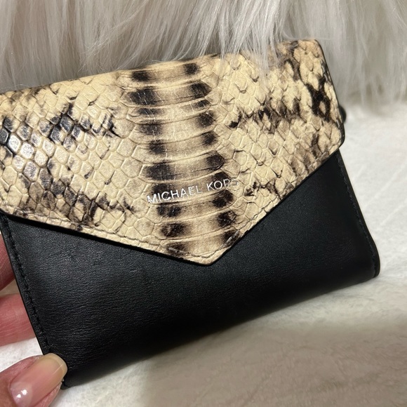🔥Michael Kors Leather and Python Effect Crossbody Bag & match wallet🔥 - Picture 7 of 13